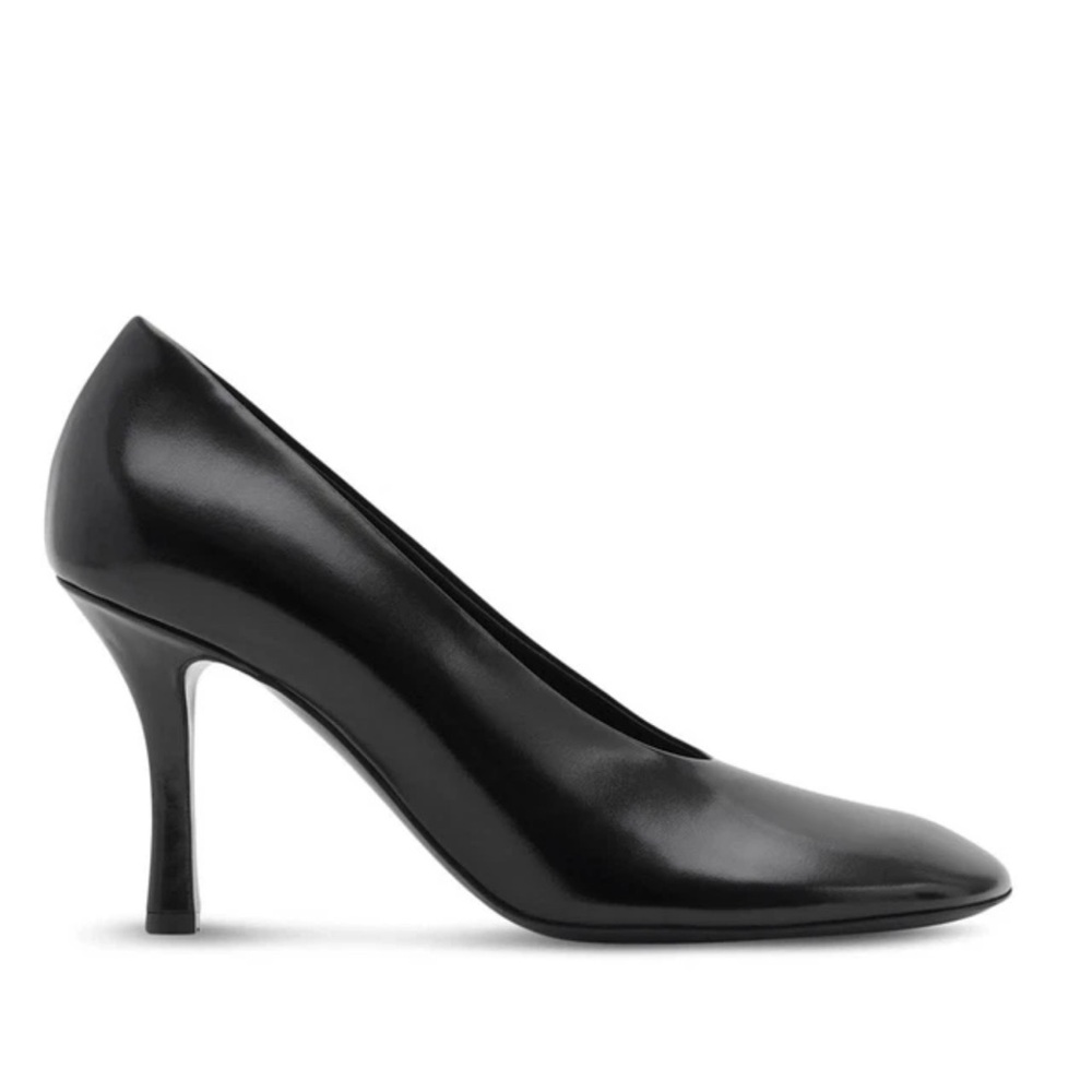 Burberry 85mm Baby Black Leather Pumps
Woman’s size EU 38 NEW IN BOX